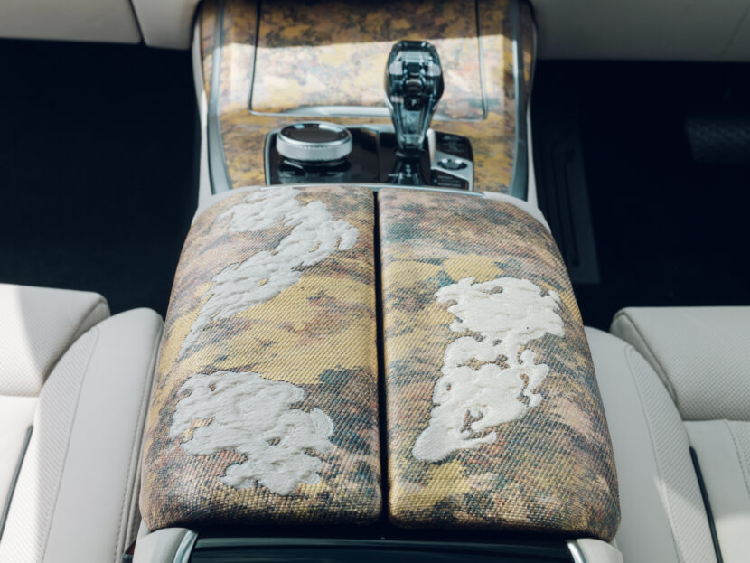 Ennek a BMW X7-esnek párját ritkítóan csodás belteret készítettek Japánban 3