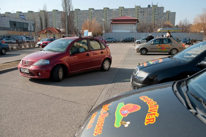 Gőzerővel pörög az itthoni jogosítványszerzés