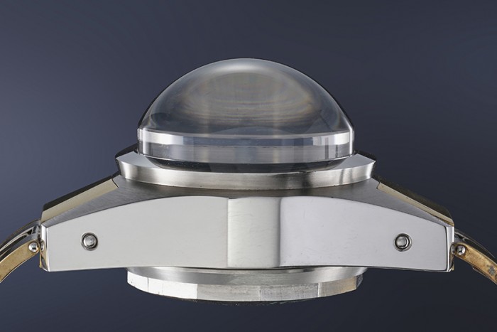 A világ legmélyebb tengeri árkában is vígan ketyeg ez a brutálisan drága Rolex