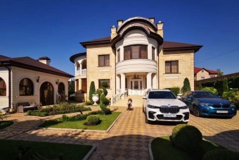 Elképesztő luxusban élt a korrupció miatt lekapcsolt orosz rendőrségi parancsnok