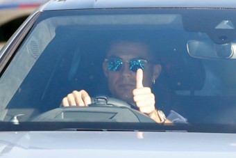 Ezzel az autóval érkezett Cristiano Ronaldo a Manchesterhez 