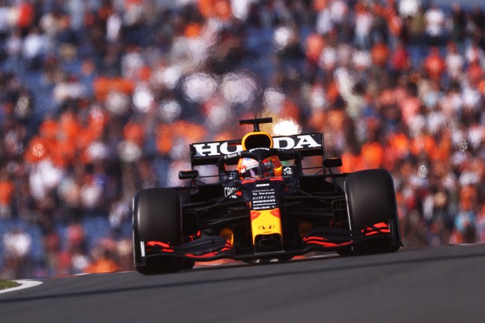 Vettel lerobbanása miatt állt az F1 1 Vettel lerobbanása miatt állt az F1 1