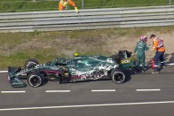 F1: Hamilton alatt tönkrement a Merci, a Ferrari az élen 1