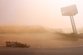 F1: Túl gyors volt, úgy kellett visszafogni a pilótát