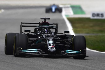 F1: Hamiltoné az egyetlen pénteki edzés