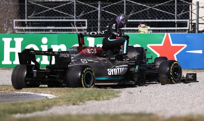 F1: Verstappen le se tojta Hamiltont 2 F1: Verstappen le se tojta Hamiltont 2
