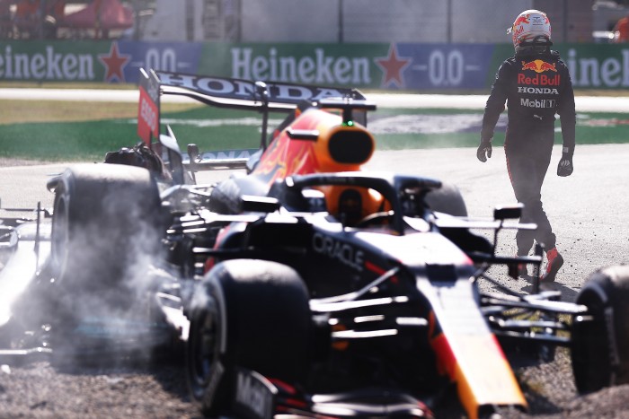 F1: Verstappen le se tojta Hamiltont