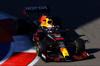F1: Eldőlt, Verstappen a mezőny végéről indul