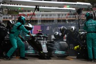 F1: Hamiltonnál motort cseréltek, büntetést kap 1