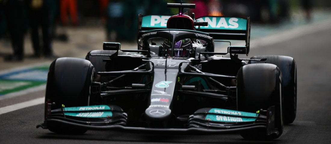 Kimosta az eső Hamilton 100. F1-es győzelmét