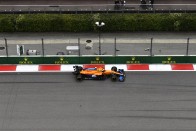 F1: Rajongója levette a lábáról Hamiltont 1