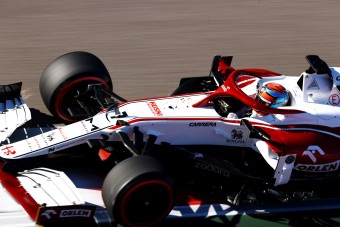 Räikkönen tojt a Forma-1-re