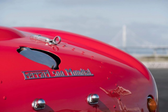 Nem hiszed el, mennyit ért ez a régi Ferrari 8