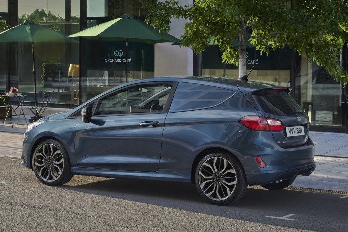 Városi furgon, dízel helyett hibrid hajtással 7