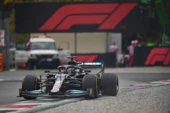 Hamilton: Egyetlen ponttal is buktunk már el