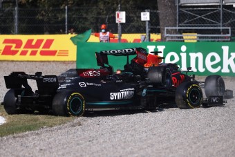 F1: Így ütközött Verstappen és Hamilton – videó