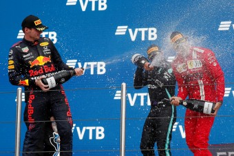 F1: Esőisten tette élő legendává Hamiltont