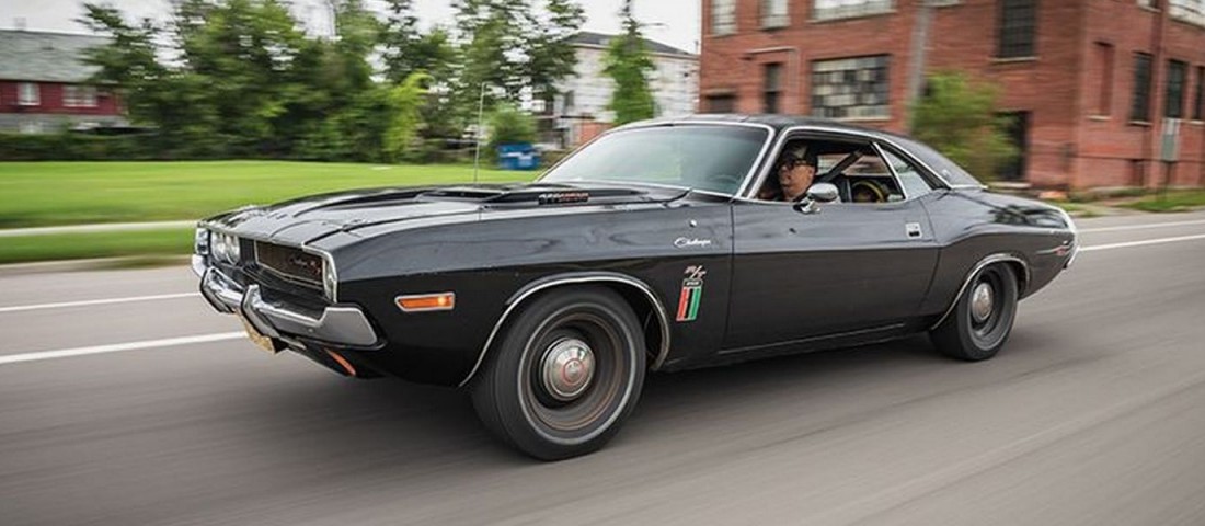 Nappal zsaru volt, éjszaka ezzel a Challengerrel büntetett