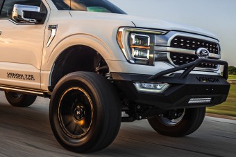 A platós kisteher, ami versenyautónak hiszi magát