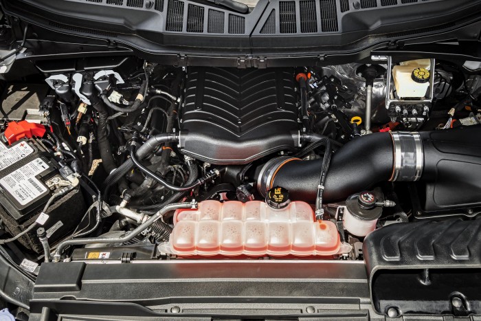 A platós kisteher, ami versenyautónak hiszi magát 8 | Vezess A platós kisteher, ami versenyautónak hiszi magát 8