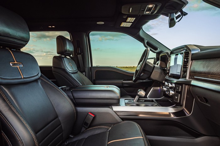 A platós kisteher, ami versenyautónak hiszi magát 7 | Vezess A platós kisteher, ami versenyautónak hiszi magát 7