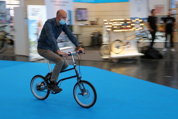 Tényleg biztonságos a hárommillió forintos bringa? Kipróbáltuk 11 Tényleg biztonságos a hárommillió forintos bringa? Kipróbáltuk 11