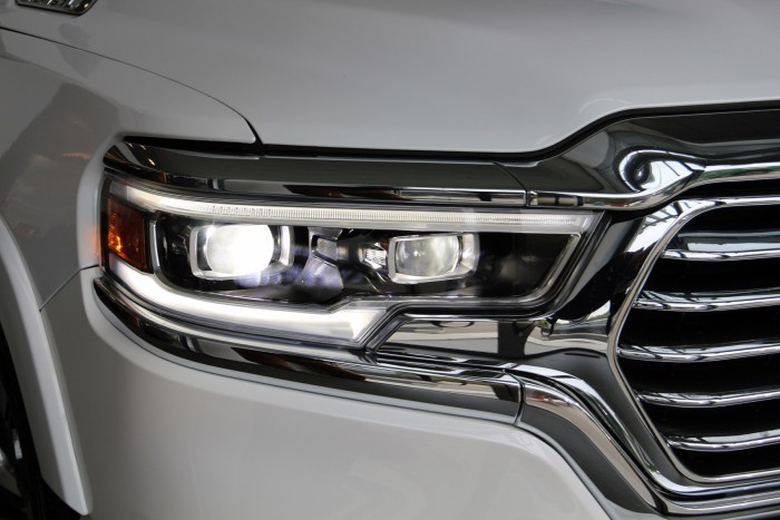Csak a V8: amerikai autók Budapestről 113 Csak a V8: amerikai autók Budapestről 113