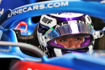 Kínai pilóta érkezhet az F1-be