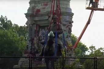 Nem találták meg a szobor alá helyezett időkapszulát