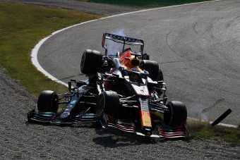 F1: Újabb felesleges büntetés Verstappenéknek
