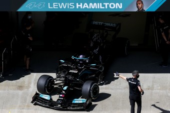 F1: Korábbi hibája miatt gázolta el csapattársát Hamilton