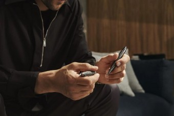 Autógumiba csomagolták a luxustollat