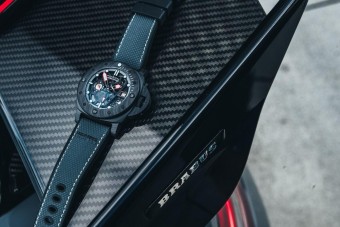 Megjött az óra a Brabus sporthajójához