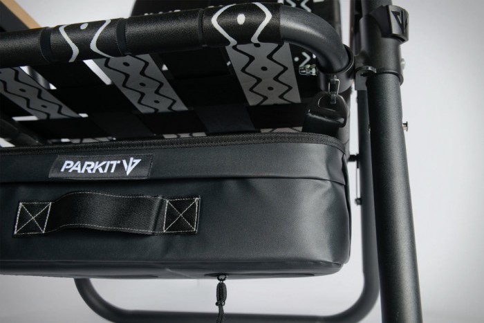 Akár húsz doboz sör is befér ebbe a menő kempingszékbe 6