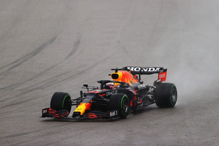 F1: Verstappen majdnem pórul járt az esőben