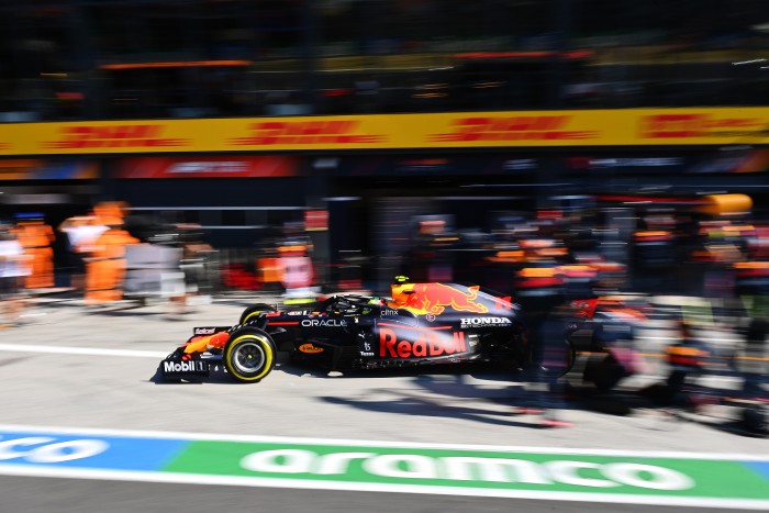 Beszólt Pereznek a Forma-1 főnöke