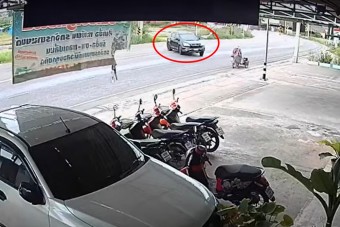 Ekkora szerencse a világon nem létezik, ami ezt az autóst megmentette