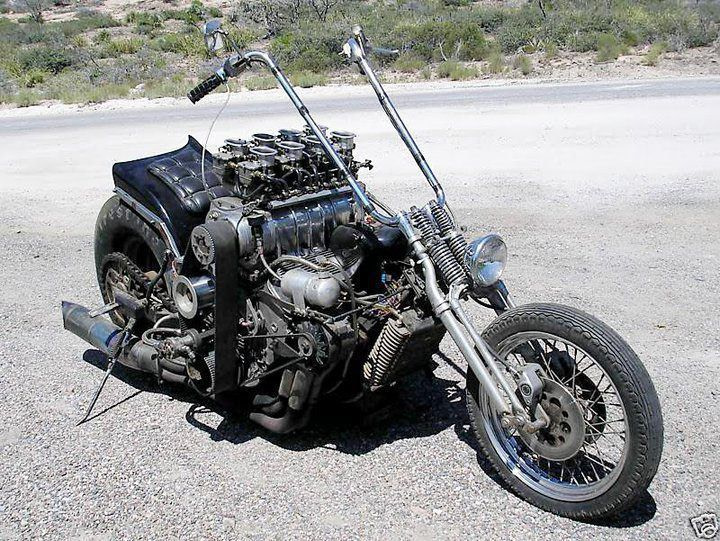 Ha halálközeli élményt akarsz egy V8-as motorba kapaszkodva, keresd ezt a szakállas figurát 2