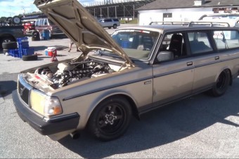 Ezek a Volvók otthonkás nagyinak tűnnek, de a bőrük alatt lakik a fiatal Schwarzenegger