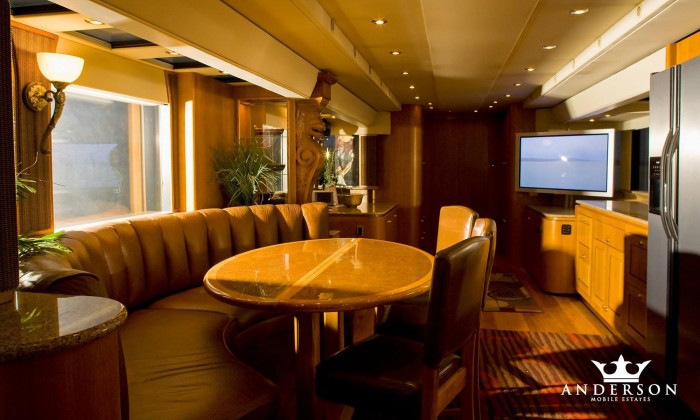 Belül a luxus netovábbja Will Smith lakóbusza 4