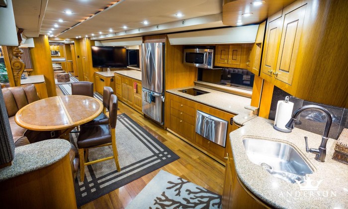 Belül a luxus netovábbja Will Smith lakóbusza 6