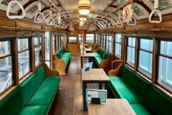 Régi vonatkocsiból csináltak irodát