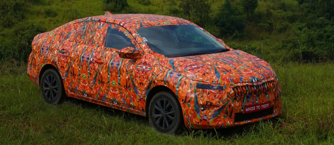 Új kompakt szedánt épít a Škoda