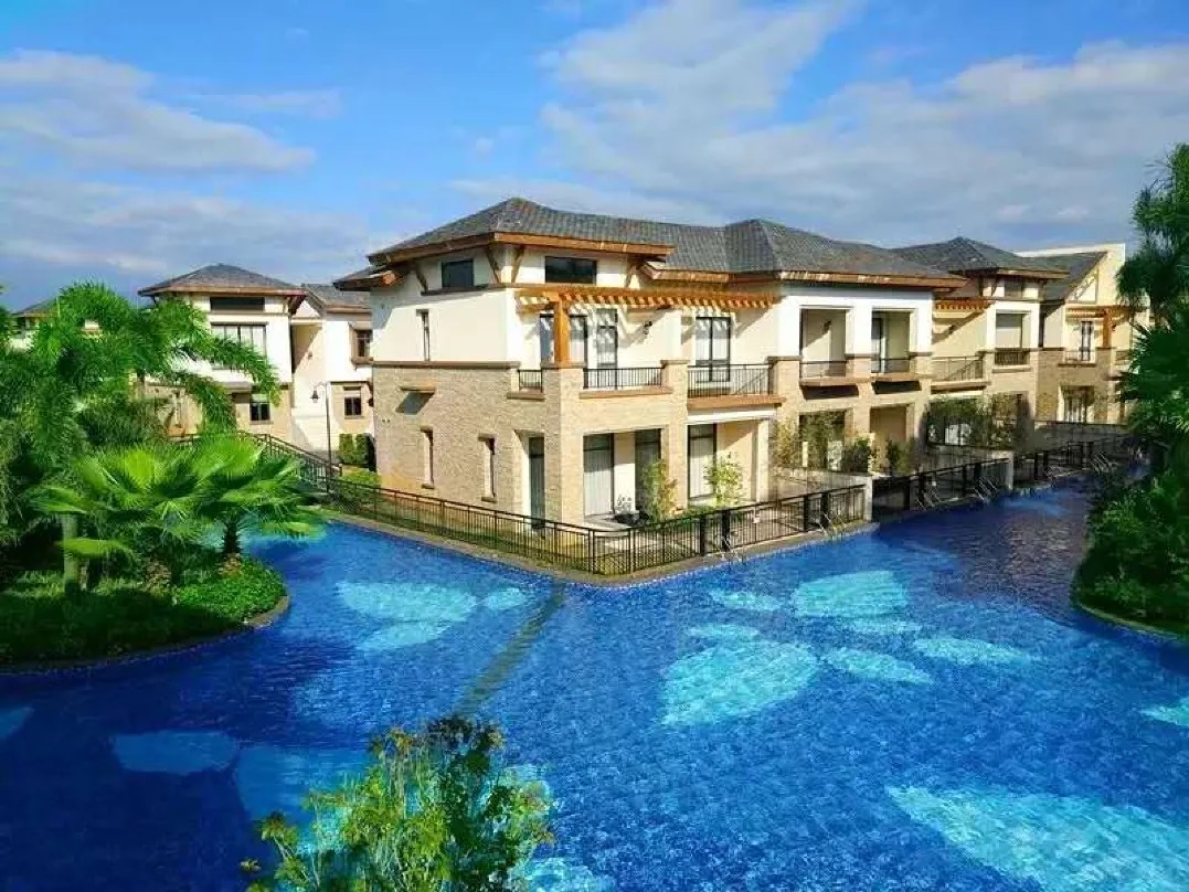 Utcaként tekereg a medence a házak között 2 | Vezess Utcaként tekereg a medence a házak között 2