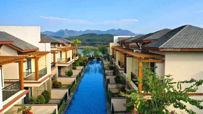 Utcaként tekereg a medence a házak között 3 | Vezess Utcaként tekereg a medence a házak között 3