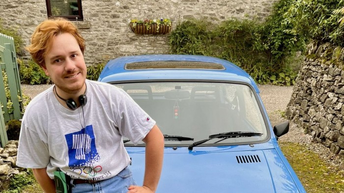 Úgy él ez a srác, mintha a 90-es években ragadt volna 1