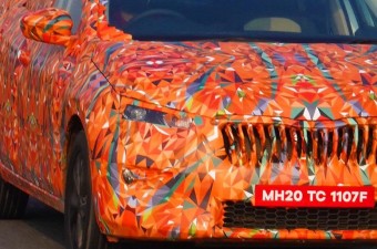 Új kompakt szedánt épít a Škoda