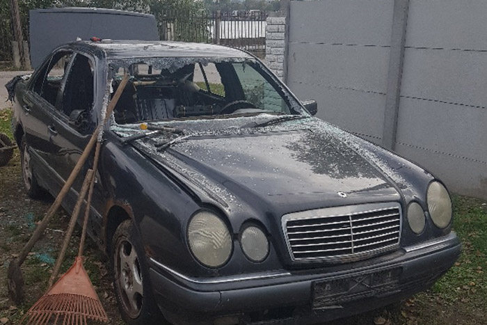 Jó poén volt – mondta, miután szétvertek egy parkoló Mercedest Esztergomban