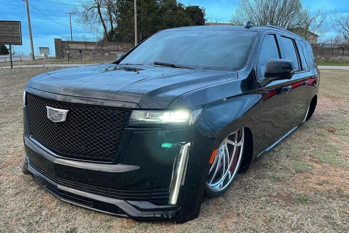 Valaki máris porba ültette a 2021-es Cadillac Escalade-et