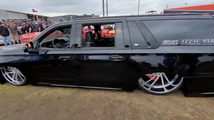 Valaki máris porba ültette a 2021-es Cadillac Escalade-et 1